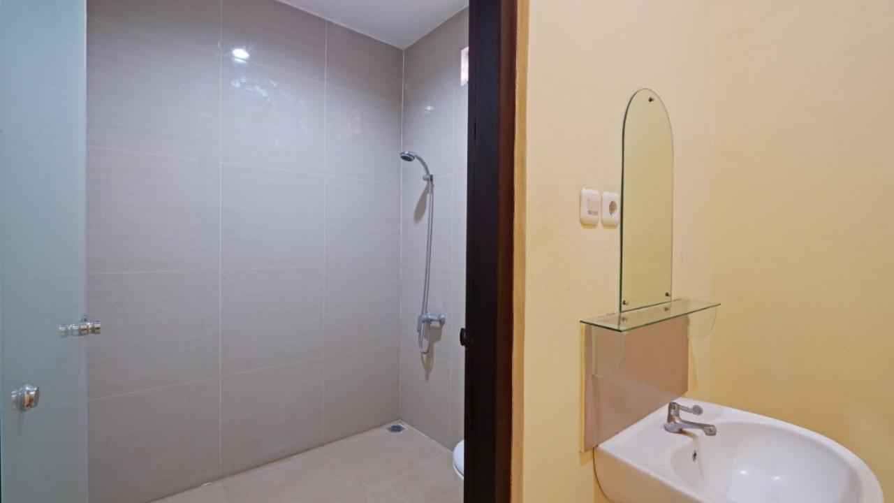 V Canggu Dormitory Eksteriør bilde