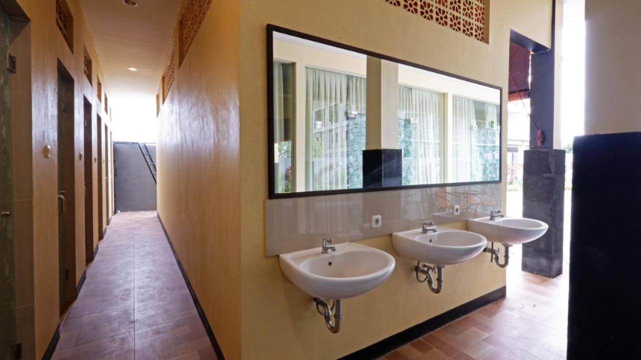 V Canggu Dormitory Eksteriør bilde