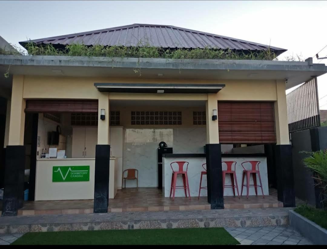 V Canggu Dormitory Eksteriør bilde